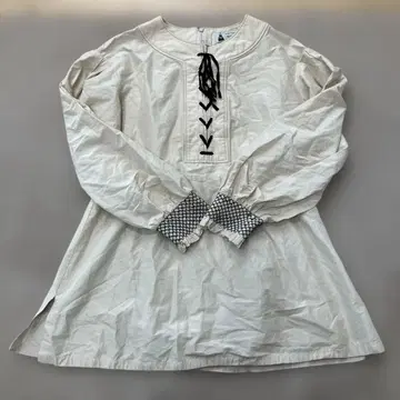 룰루 로제트 소매 자수 상의