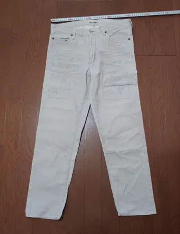 화이트 슬림핏 치노 팬츠 코듀로이