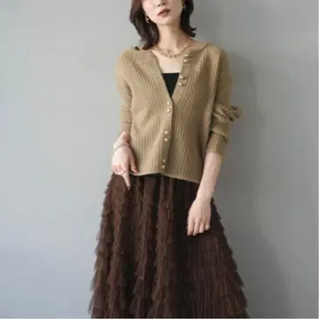 Lumier 베이지 버튼 가디건