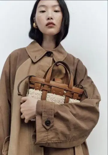 [ 새상품급 ] ZARA 자라 백 보아 컷워크 화이트 브라운