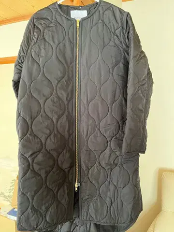 엠마 테일러 퀼팅 후드 코트 노카라 블랙 38