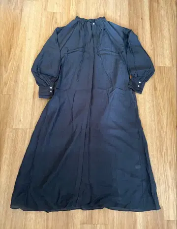 다크 그레이 벌룬 슬리브 원피스