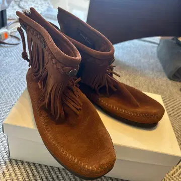 미네통카 프린지 부츠 24cm