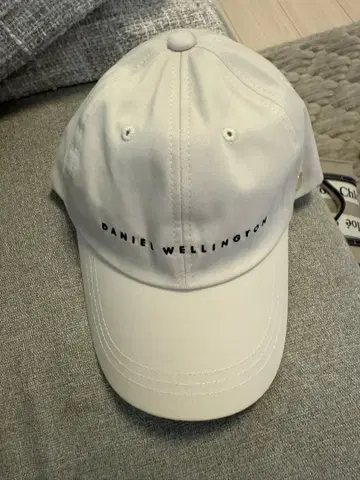 [ 택 포함 미사용 새상품 ] 다니엘 웰링턴 캡