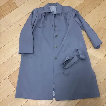 그레이 트렌치코트 꽃무늬 안감