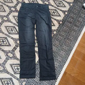 깃털 충전 다크 그레이 팬츠