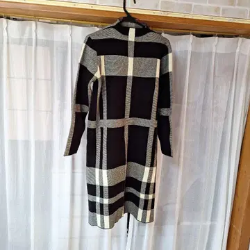 체크 무늬 긴팔 니트 원피스