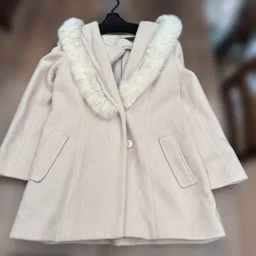 후드 부착 베이지 롱 코트