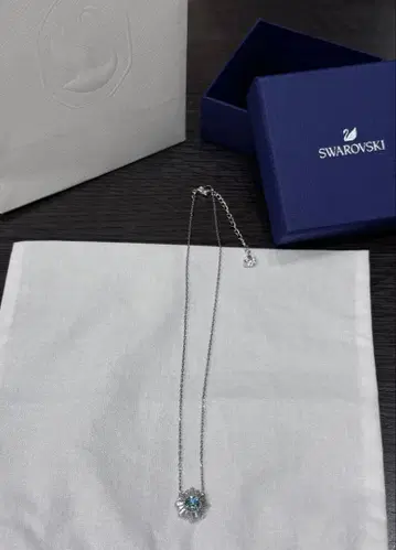 Swarovski 꽃 모티브 목걸이