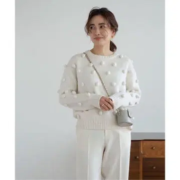 OHGA 폼폼 니트 화이트