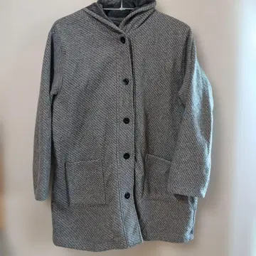 후드 부착 그레이 계열 자켓