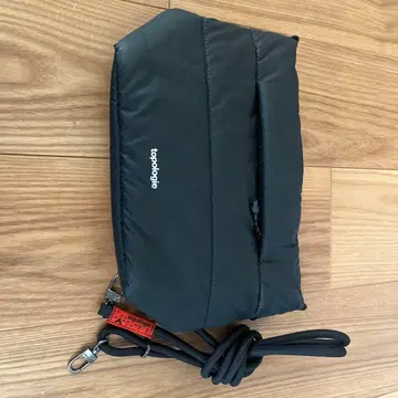 토폴로지 숄더백