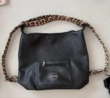 블랙 합성 피혁 숄더백 레오파드 무늬 스트랩