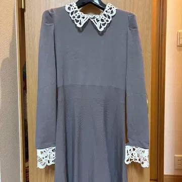 프로포션 바디 드레싱 클래시컬 레이스 니트 원피스 그레이지