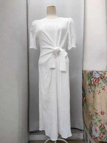 벌스데이 바쉬 화이트 원피스