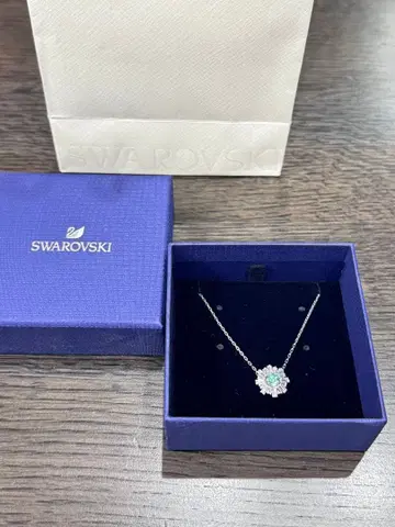Swarovski 꽃 모양 목걸이