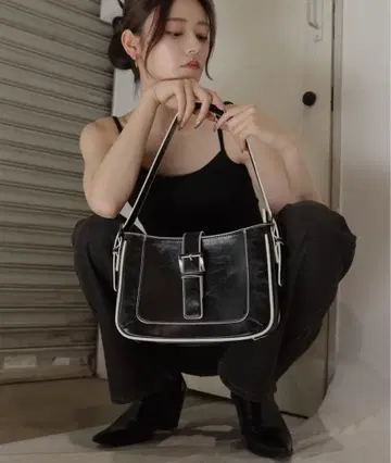 바이컬러 벨트 핸드백