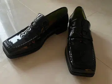 새상품 AU BANNISTER 새상품 에나멜 로퍼