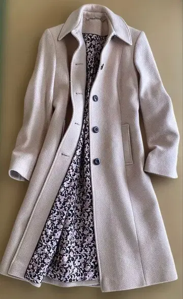 모스 핑크 버튼 달린 롱 코트