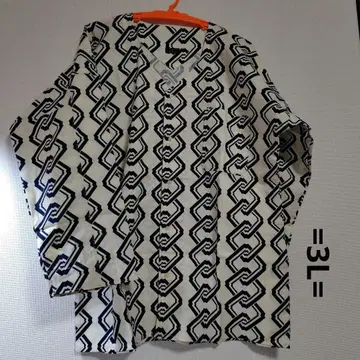 다보셔츠=크림 요시와라츠나기=3L