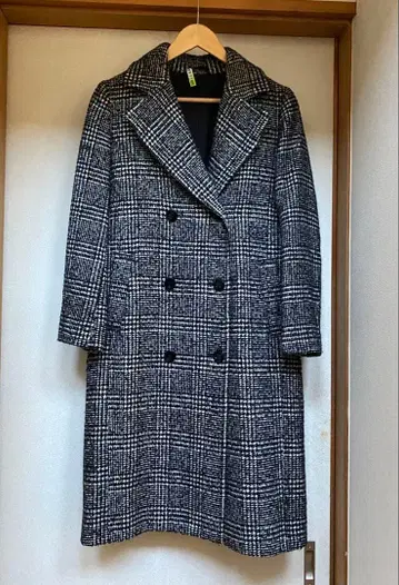 GU(지유) 블랙 화이트 체크 롱 코트 S