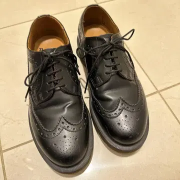 가격 인하했습니다 Dr.Martens 윙 칩 가죽 신발