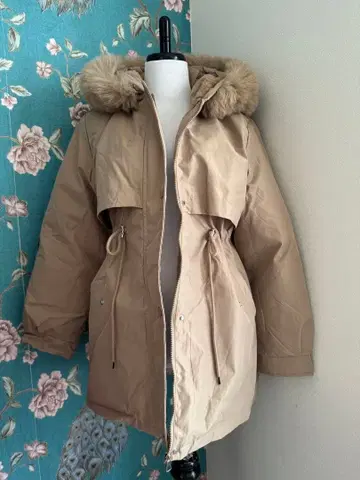 볼륨 퍼 드로스트 다운 자켓 베이지