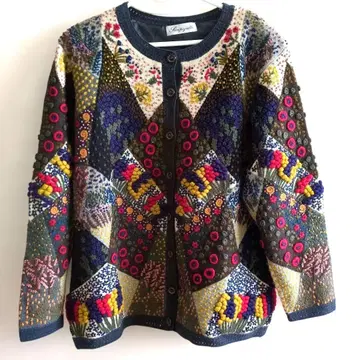 빈티지 입체 모티브 총 자수 가디건 꽃무늬 3D 니트