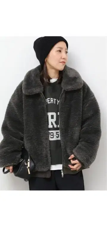 완판템 저널 스탠다드 리룸 퍼 자켓 그레이