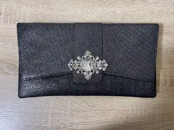 STRAWBERRY FIELDS 비쥬 부착 클러치백