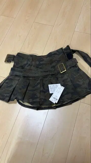 카모 패턴 플리츠 스커트 벨트 포함