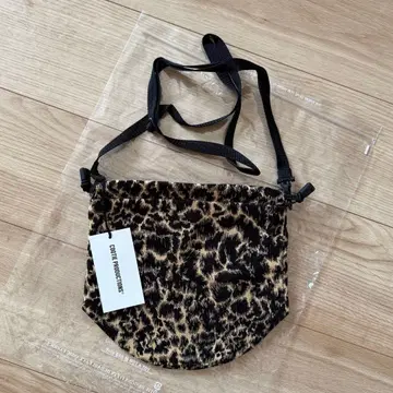 COOTIE 코듀로이 레오파드 드로스트링 백