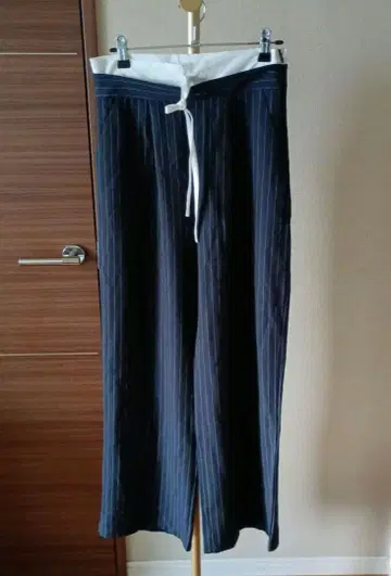 SHEPP 더블 허리 핀스트라이프 네이비 팬츠