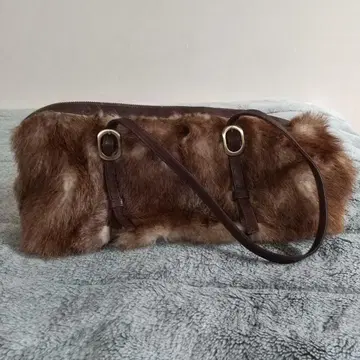 퍼와 가죽 핸드백