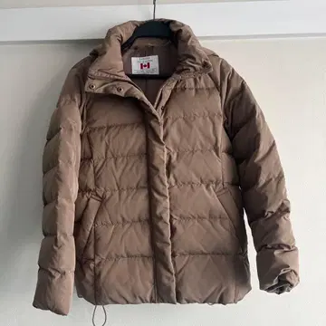 베이지 다운 자켓 후드 부착