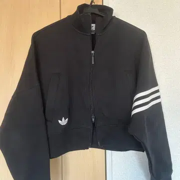 adidas 크롭 자켓 블랙