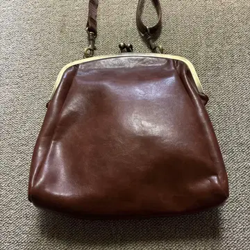 브라운 가죽 가마구치 백