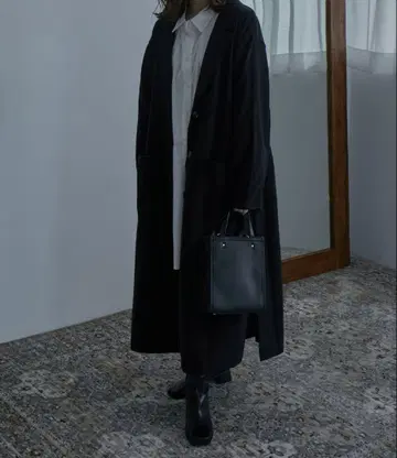 백 턱 롱 체스터 코트 블랙