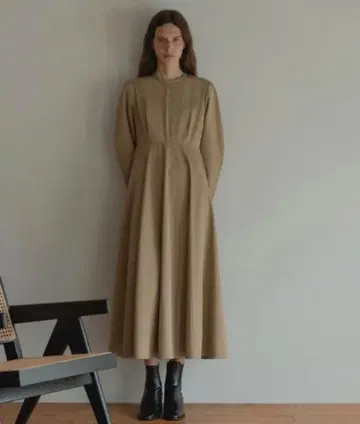 마노프 manof ARCH SLEEVE CIRCULER ONE PIECE