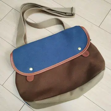 Brady AVON 숄더백 크레이지 패턴