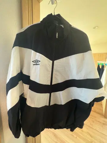 umbro 스트라이프 나일론 자켓