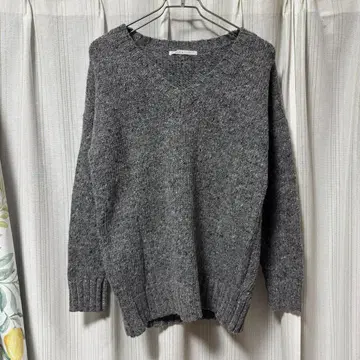 KBF 어반 리서치 그레이 V넥 니트 스웨터