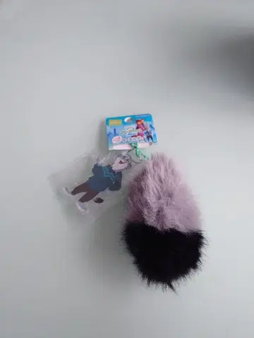 꼬리 달린 키링 파우바트