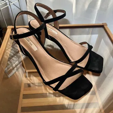 SLOBE IENA 크로스힐 샌들