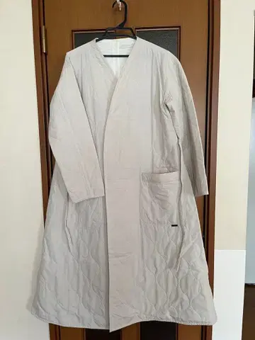 플랜테이션 퀼팅 롱 코트 베이지 화이트