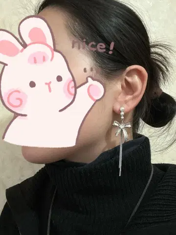 리본 모티브의 실버 긴 귀걸이