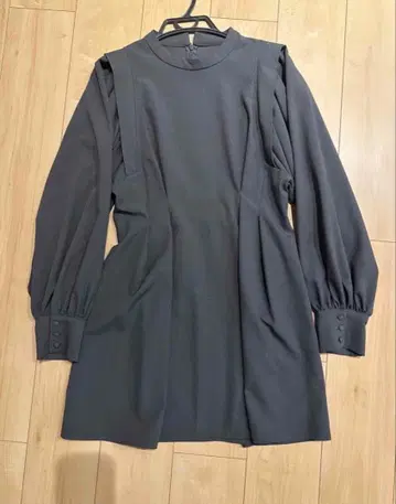 MURUA 다크 그레이 긴팔 플리츠 원피스