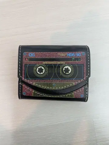 작은 지갑 카세트 스토어 데이 x 콰트로 갓츠