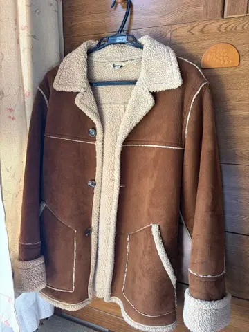 브라운 무스탕 코트