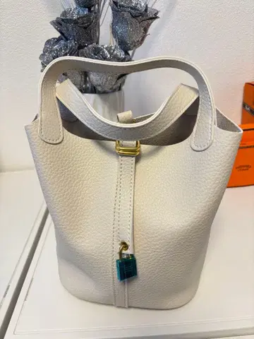 버킷백 큐브 핸드백 가죽 화이트